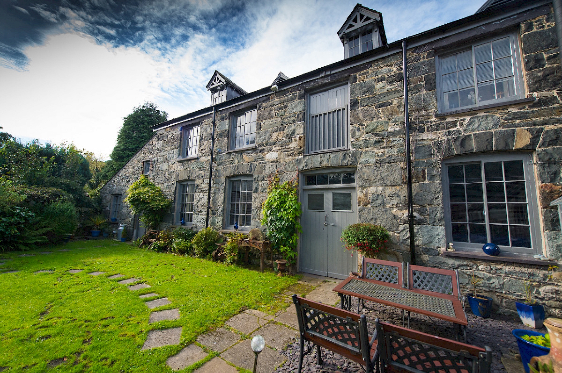 Felin Cochwillan Mill